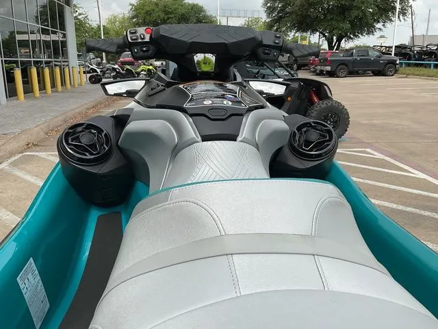 Slide: The Image of Sea-Doo GTX Limited 325 2026 - 13