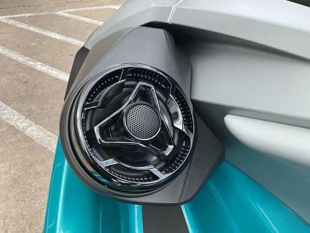 Slide: The Image of Sea-Doo GTX Limited 325 2026 - 17