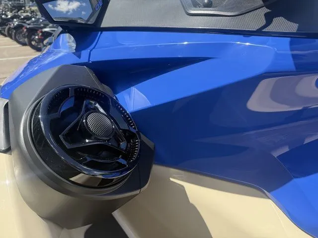 Slide: The Image of Sea-Doo Wake Pro 230 2026 - 13