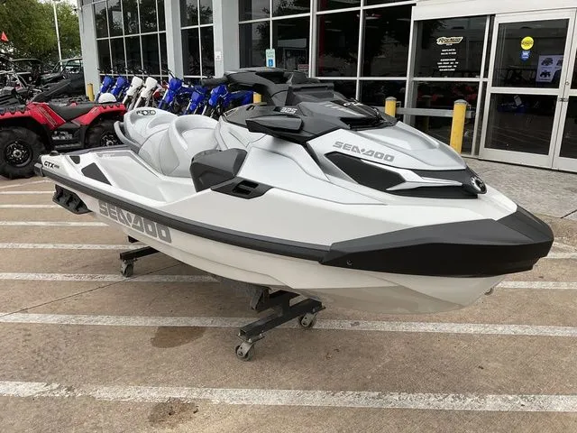 Slide: The Image of Sea-Doo GTX Limited 325 2026 - 9