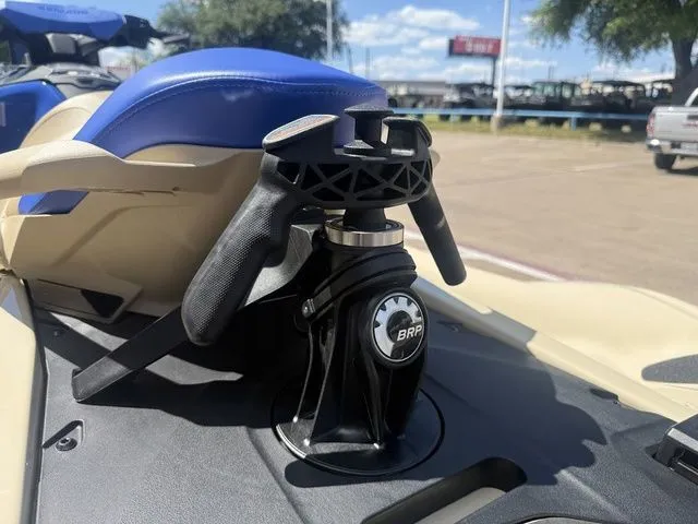Slide: The Image of Sea-Doo Wake 2026 - 15