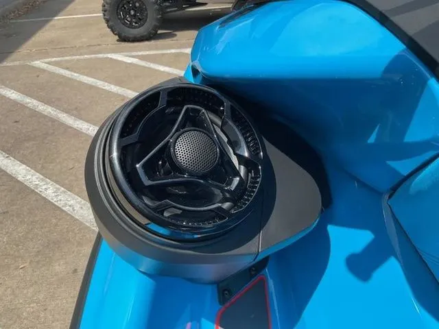 Slide: The Image of Sea-Doo RXP-X™ 325 Tech, BRP Premium A, iBR Gulfstream Blu 2026 - 19