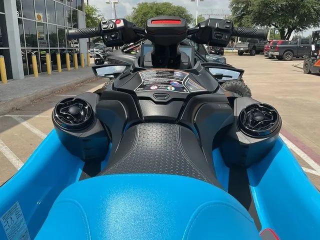 Slide: The Image of Sea-Doo RXT-X 2026 - 10