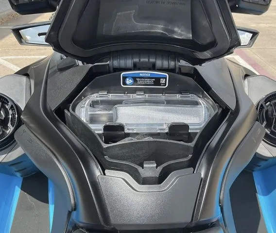 Slide: The Image of Sea-Doo RXT-X 2026 - 16