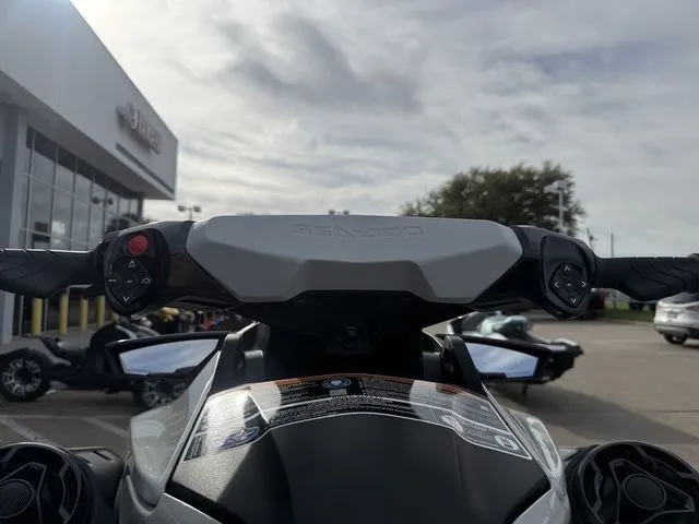 Slide: The Image of Sea-Doo GTI SE 170 2026 - 10