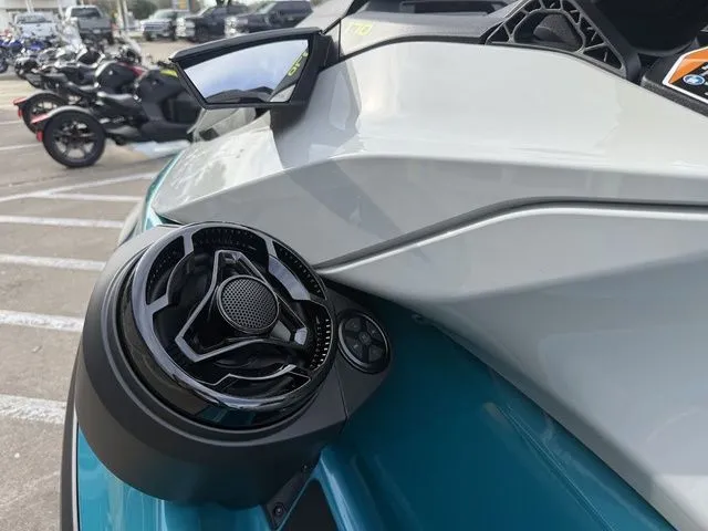Slide: The Image of Sea-Doo GTI SE 170 2026 - 11