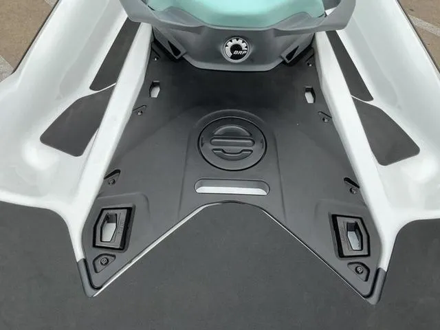 Slide: The Image of Sea-Doo 25TC 2026 - 15