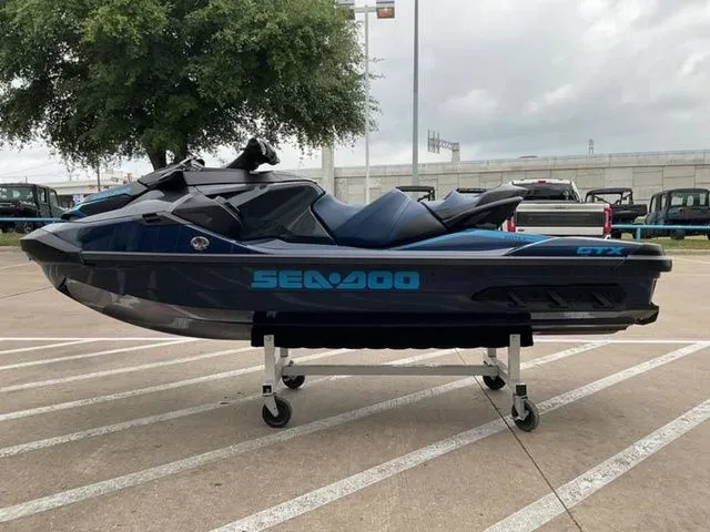 Slide: The Image of Sea-Doo GTX 170 2026 - 6