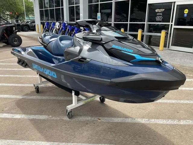 Slide: The Image of Sea-Doo GTX 170 2026 - 9