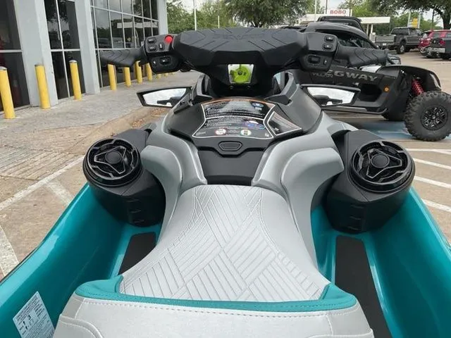 Slide: The Image of Sea-Doo GTX Limited 325 2026 - 10