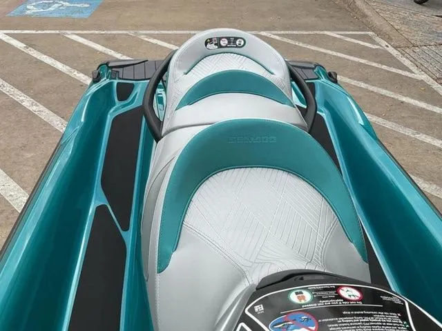 Slide: The Image of Sea-Doo GTX Limited 325 2026 - 11