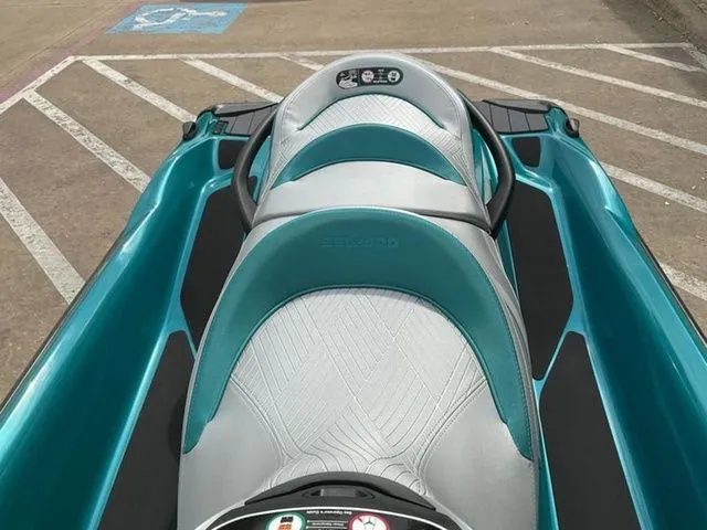 Slide: The Image of Sea-Doo GTX Limited 325 2026 - 12