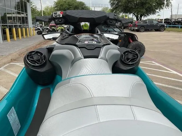 Slide: The Image of Sea-Doo GTX Limited 325 2026 - 13