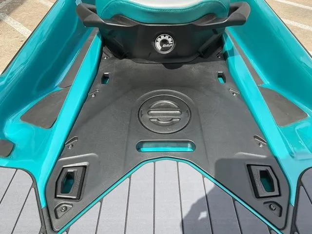 Slide: The Image of Sea-Doo GTX Limited 325 2026 - 15