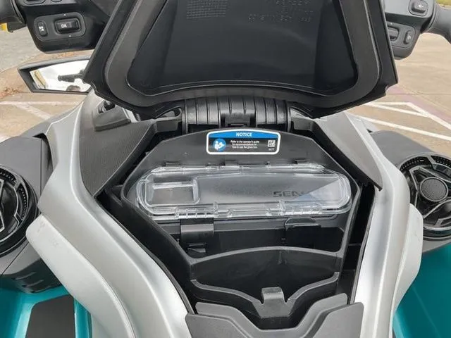 Slide: The Image of Sea-Doo GTX Limited 325 2026 - 16