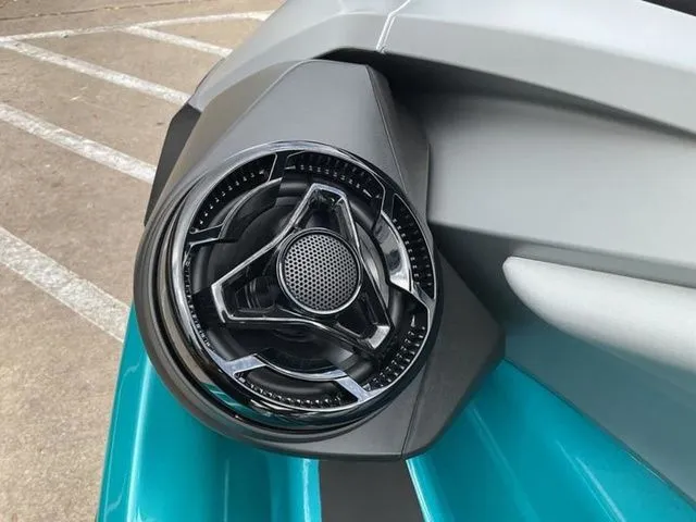 Slide: The Image of Sea-Doo GTX Limited 325 2026 - 17