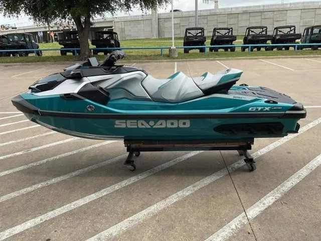 Slide: The Image of Sea-Doo GTX Limited 325 2026 - 6