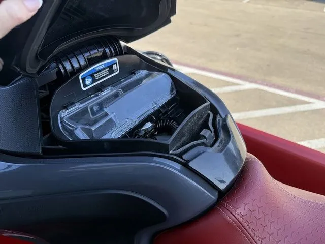 Slide: The Image of Sea-Doo RXT®-X® 325 Fiery Red Premium 2024 - 11