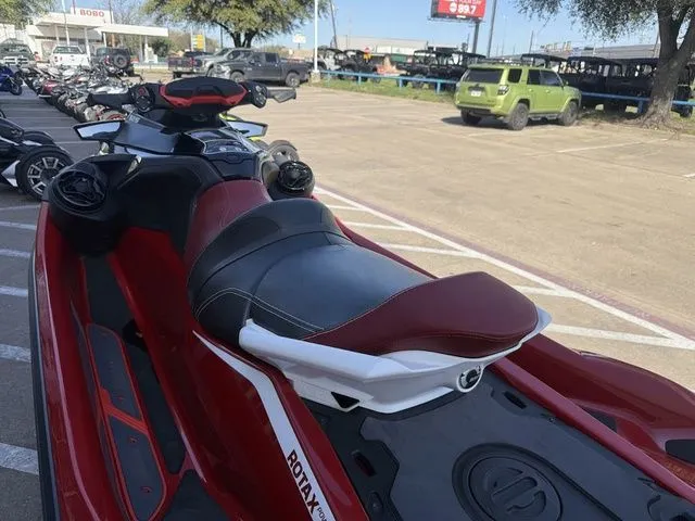 Slide: The Image of Sea-Doo RXT®-X® 325 Fiery Red Premium 2024 - 16