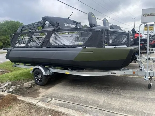 Slide: The Image of Sea-Doo Switch Fish 18 2025 - 2