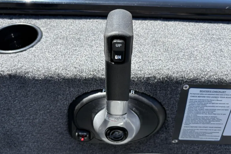 Slide: The Image of Throttle control lever on 2026 Tracker Super Guide V-16 SC boat dashboard. - 29