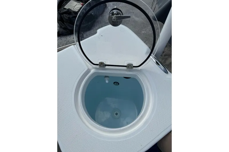 Slide: The Image of Open livewell on 2021 Sea Born LX24 Center Console boat. - 23