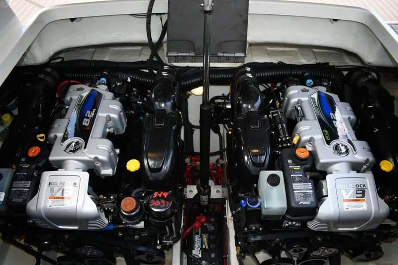 Slide: The Image of Dual engines in 2014 Formula 37 Performance Cruiser. - 43