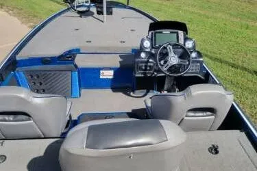 Slide: The Image of 2019 Nitro Z20 Pro boat interior with steering console and seating. - 9