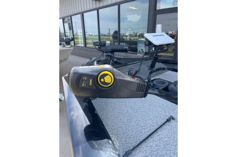 Slide: The Image of 2018 Tracker Pro Team 190 TX boat with Minn Kota Edge trolling motor and Lowrance fish finder. - 7