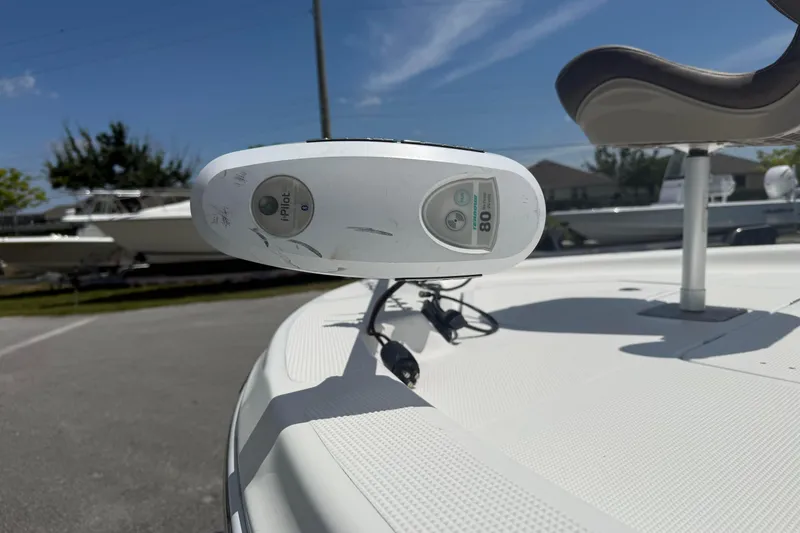Slide: The Image of 2019 Aquasport 224 Bay boat with iPilot trolling motor on deck. - 9