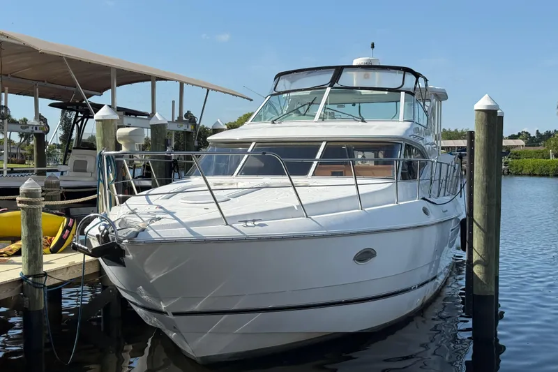The Image of Cruisers 4450 Express Motoryacht 2002 - undefined