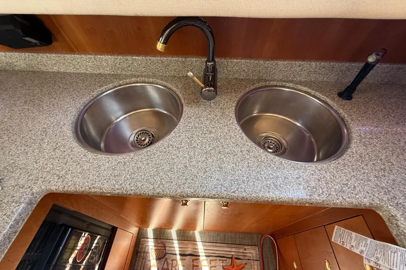 Slide: The Image of Dual stainless steel sinks in 2002 Cruisers Yachts 4450 Express Motoryacht kitchen. - 59