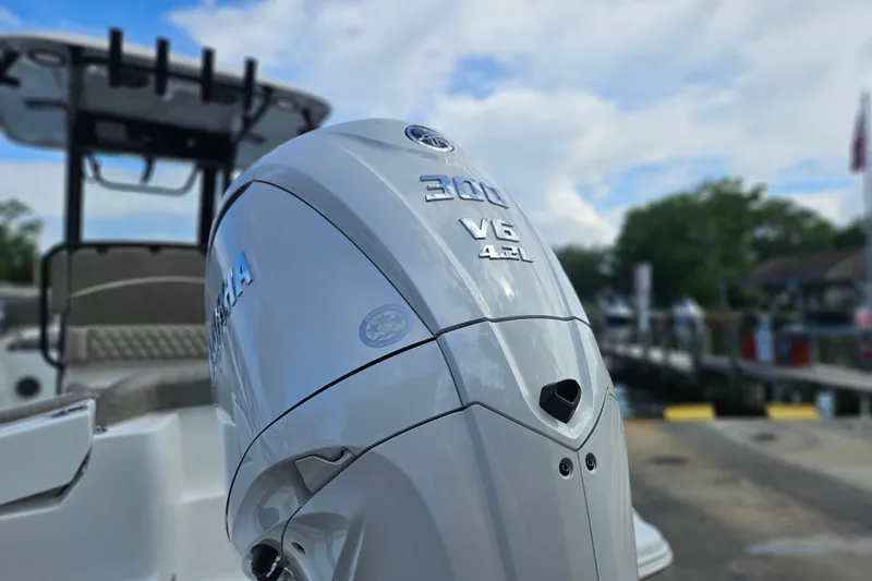 Slide: The Image of 2026 Sea Hunt Ultra 245 SE boat with Yamaha 300 V6 engine at dockside. - 5