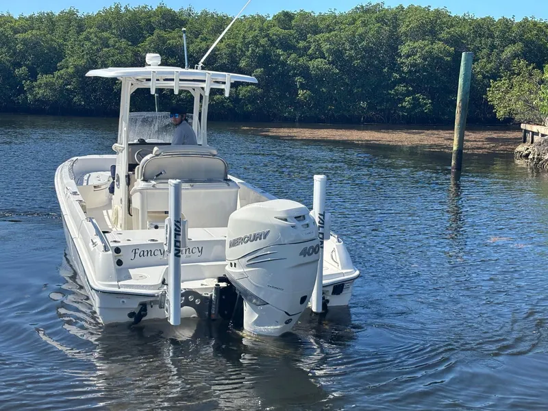 Slide: The Image of Boston Whaler 270 Dauntless 2020 - 1