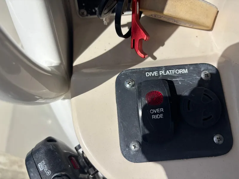 Slide: The Image of Boston Whaler 270 Dauntless 2020 - 15