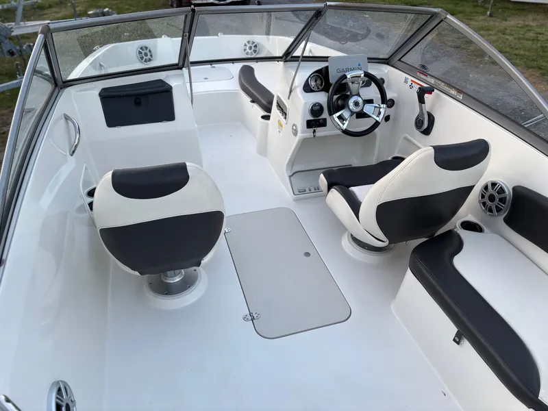 Slide: The Image of Stingray 191 DC 2018 - 5