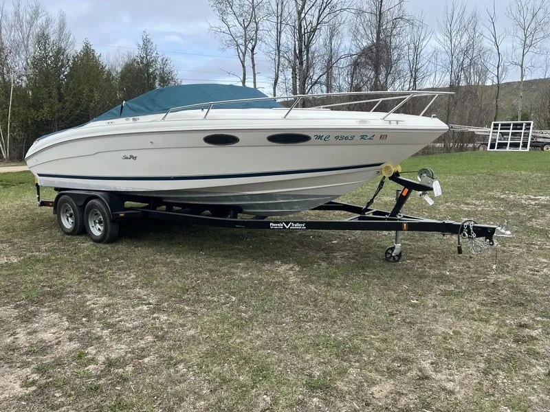 The Image of Sea Ray 230 Overnighter 1998 - 1