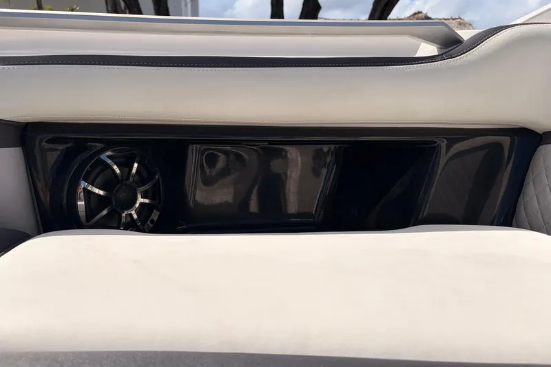 Slide: The Image of 2021 Yamaha Boats 275SD interior with speaker and luxurious seating. - 14