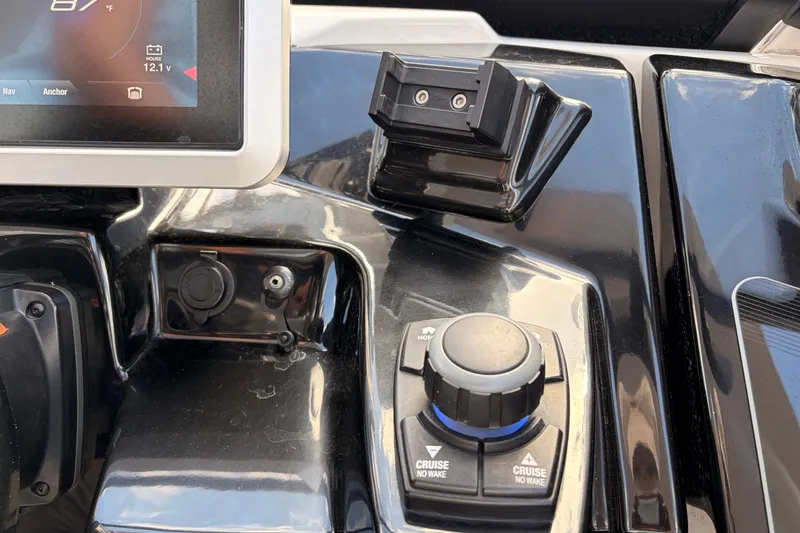 Slide: The Image of Control panel of 2021 Yamaha Boats 275SD, featuring navigation and cruise controls. - 22