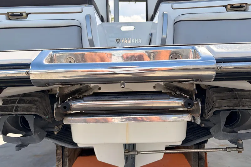 Slide: The Image of Rear view of 2021 Yamaha Boats 275SD, showcasing stainless steel details. - 52