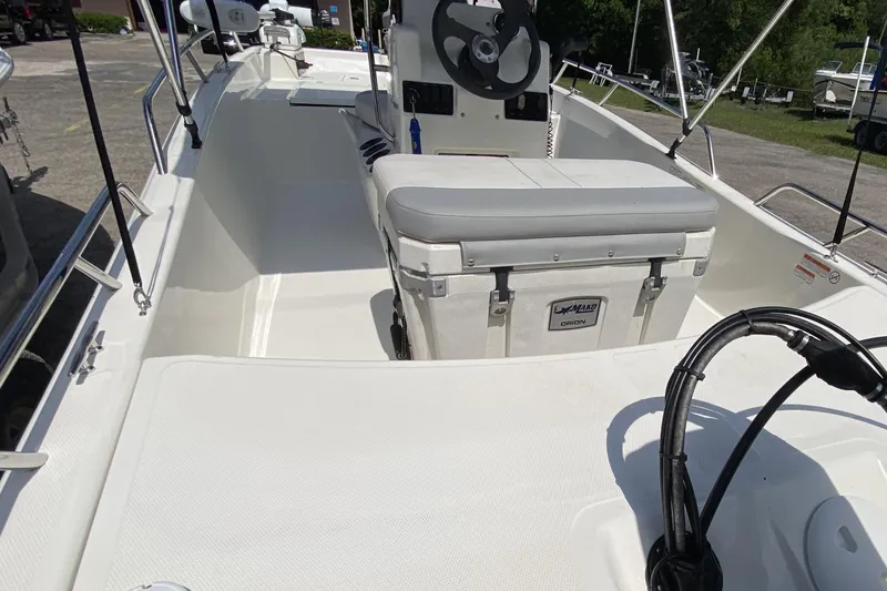 Slide: The Image of 2021 Mako Pro Skiff 15 CC boat interior with steering console and seating. - 5