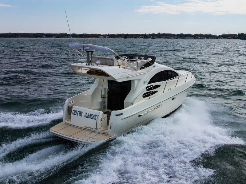 Slide: The Image of 2004 Azimut 39 Flybridge yacht cruising on open sea. - 14