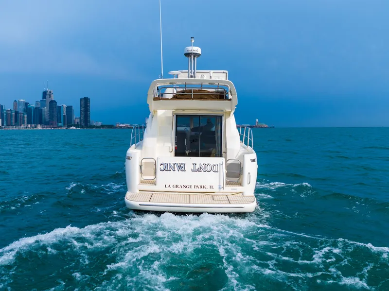 Slide: The Image of Azimut 39 Flybridge 2004 with helm and ocean view. - 25
