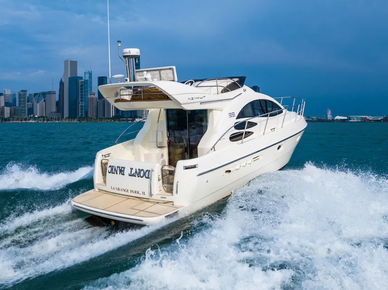 Slide: The Image of Azimut 39 Flybridge 2004 yacht with modern design and ocean view. - 26