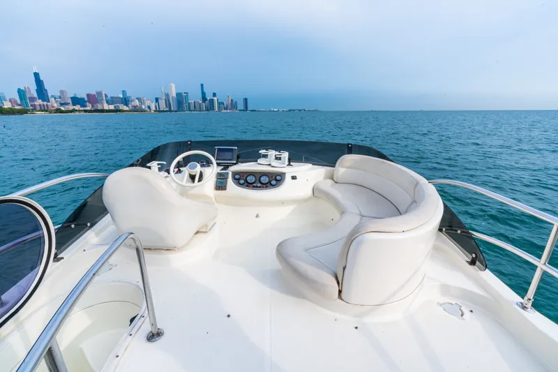 Slide: The Image of Azimut 39 Flybridge 2004 with modern design and glass sliding door. - 31