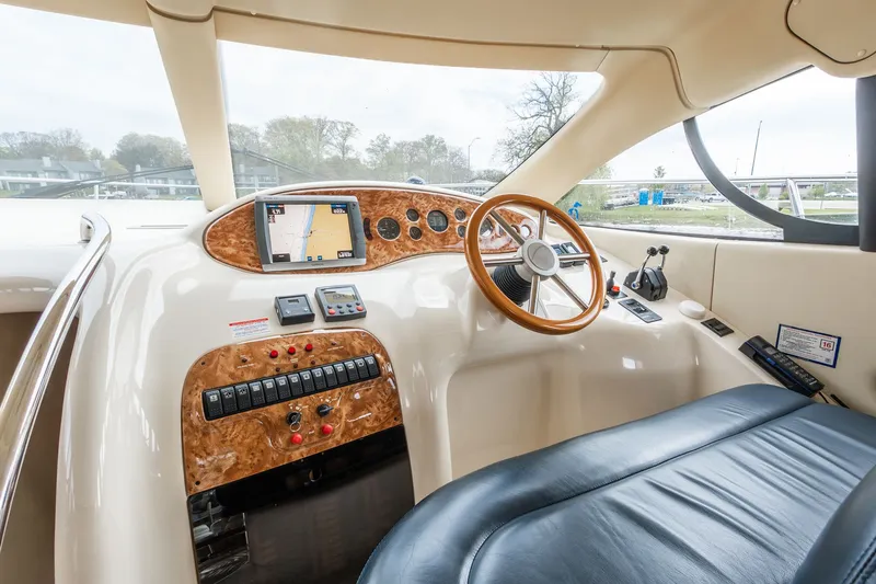 Slide: The Image of Kitchen area of 2004 Azimut 39 Flybridge yacht. - 46