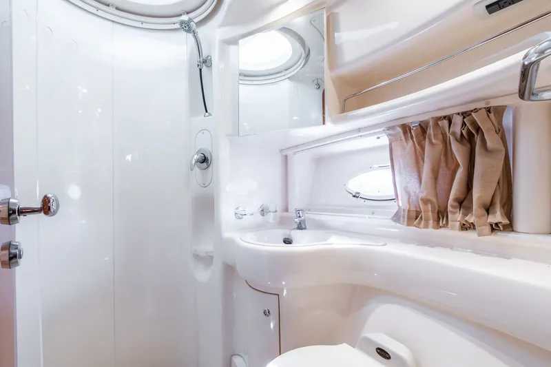 Slide: The Image of Azimut 39 Flybridge 2004 - 50
