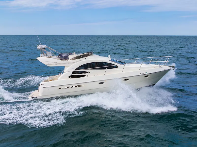 Slide: The Image of 2004 Azimut 39 Flybridge yacht cruising near city skyline. - 9