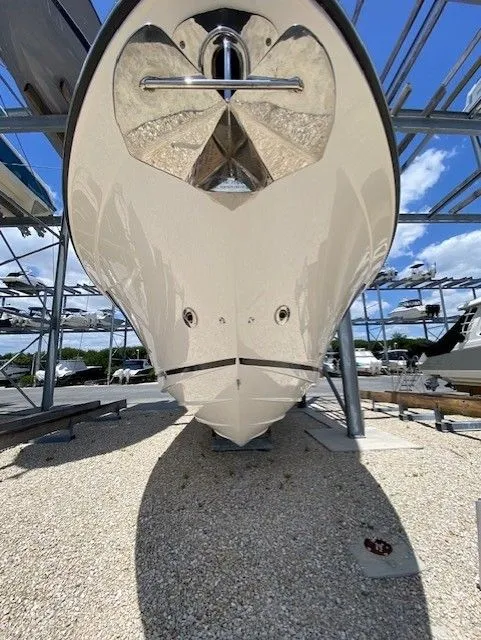 Slide: The Image of Sea Ray SLX 400 Outboard 2020 - 11