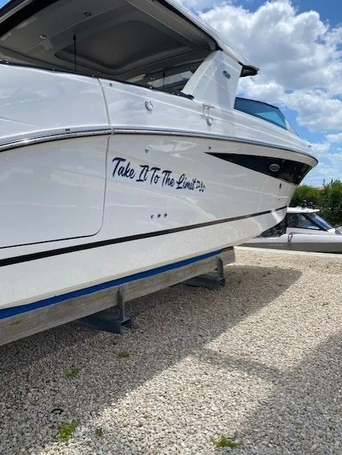 Slide: The Image of Sea Ray SLX 400 Outboard 2020 - 13